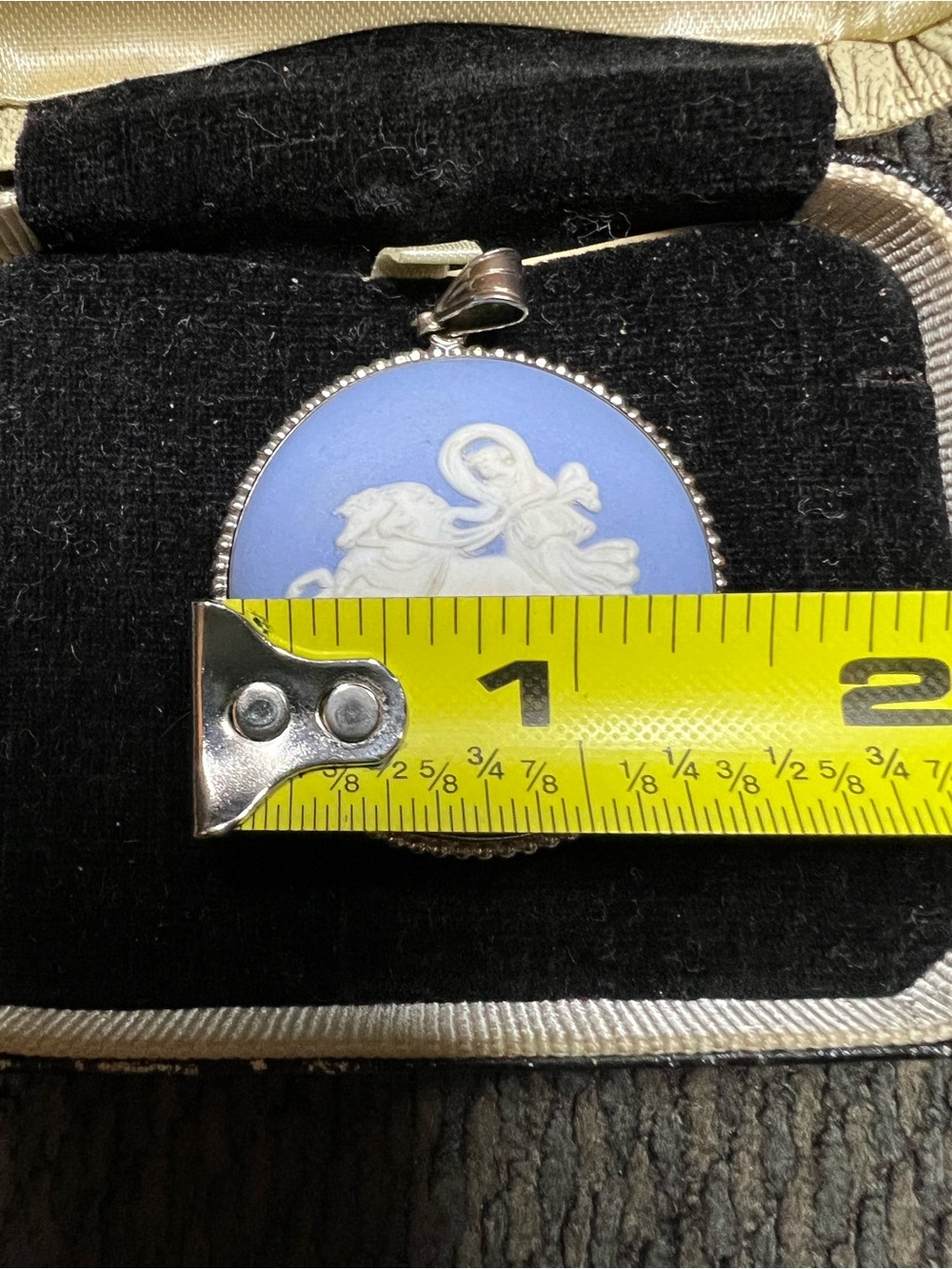 Vtg 1962 Wedgwood Jasperware Chariot Sterling Silver Pendant In Branded Box - Picture 6 of 6